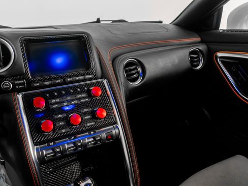 Used 2009 Nissan GT-R Premium image 37