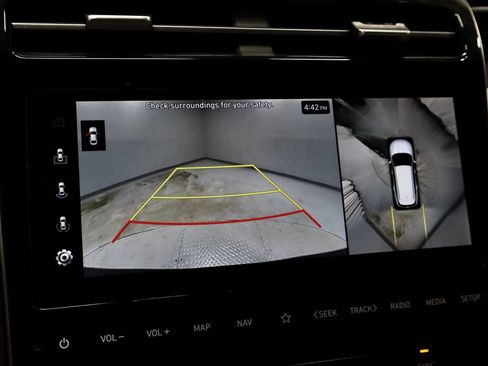 Certified 2024 Hyundai Tucson Limited AWD/4WD image 2