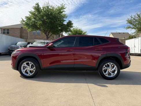 Used 2024 Chevrolet Trax LS w/ LS Convenience Package image 3