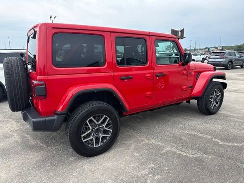 Used 2025 Jeep Wrangler Unlimited Sahara AWD/4WD image 8
