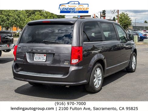 Used 2019 Dodge Grand Caravan SXT FWD image 4