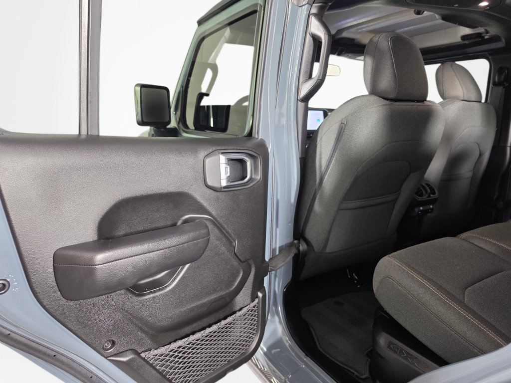 Used 2024 Jeep Wrangler Unlimited w/ Convenience Group AWD/4WD image 30