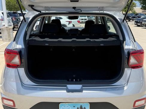 Used 2025 Hyundai Venue SEL FWD image 29