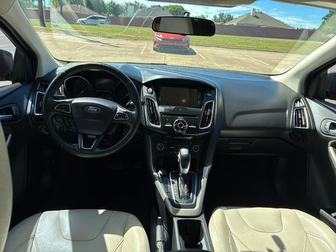 Used 2018 Ford Focus Titanium FWD image 32