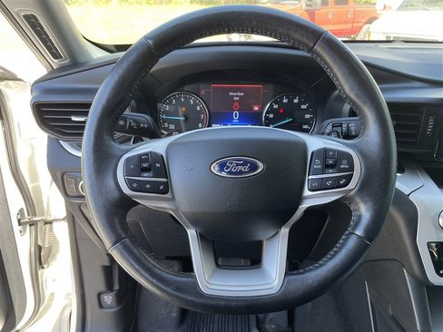 Used 2020 Ford Explorer XLT w/ Comfort Package image 17