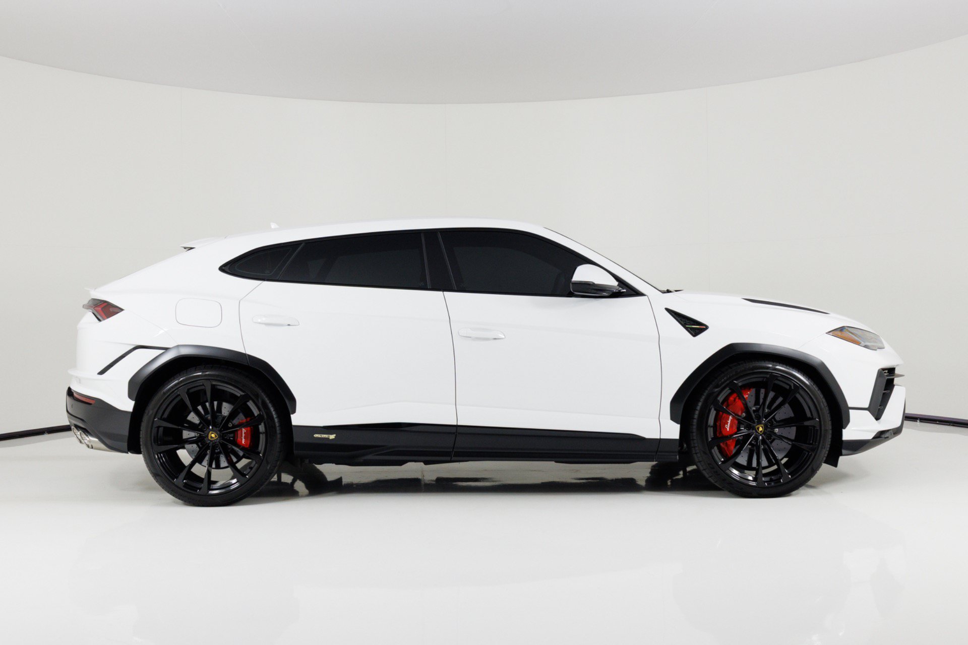 Used 2024 Lamborghini Urus S AWD/4WD image 2