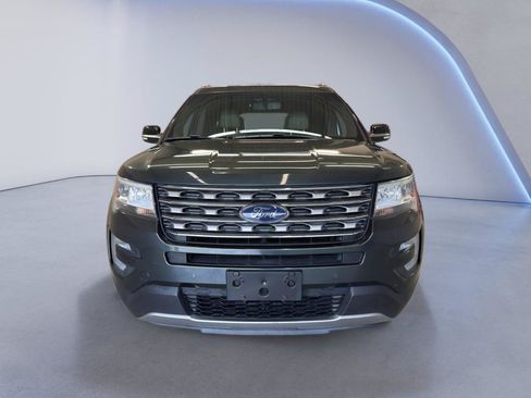 Used 2016 Ford Explorer XLT w/ Equipment Group 202A AWD/4WD image 2