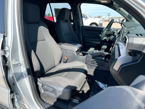 Used 2025 Toyota 4Runner SR5 AWD/4WD image 22