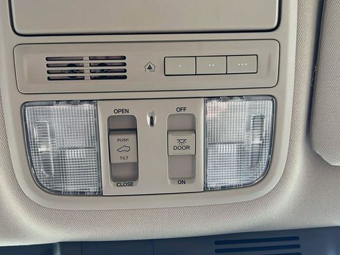 Certified 2018 Honda CR-V Touring image 30