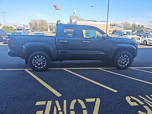 Used 2024 Toyota Tacoma Limited image 38