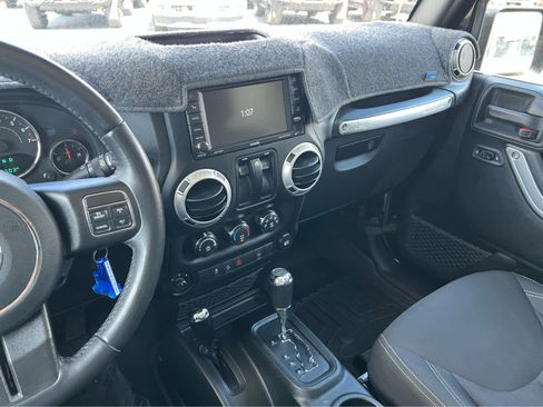 Used 2018 Jeep Wrangler Sahara w/ Connectivity Group image 31