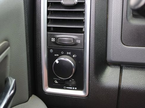 Used 2018 RAM 2500 SLT AWD/4WD image 36