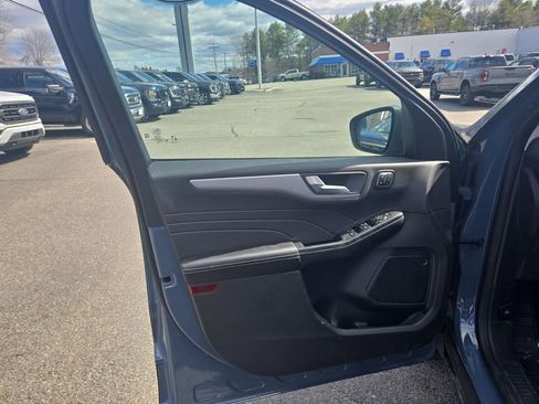 Certified 2025 Ford Escape Platinum AWD/4WD image 5