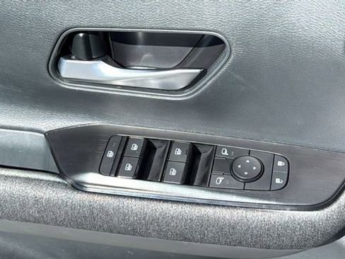 Certified 2025 Nissan Kicks SV image 22