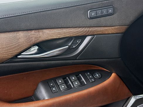 Used 2018 Cadillac Escalade Luxury image 15