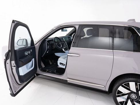 Certified 2025 Rolls-Royce Cullinan AWD/4WD image 10