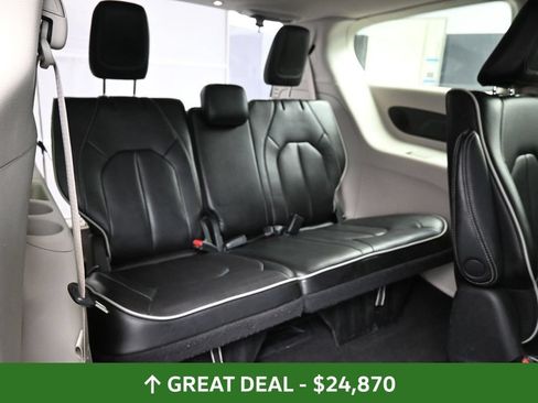 Used 2023 Chrysler Pacifica Limited FWD image 25