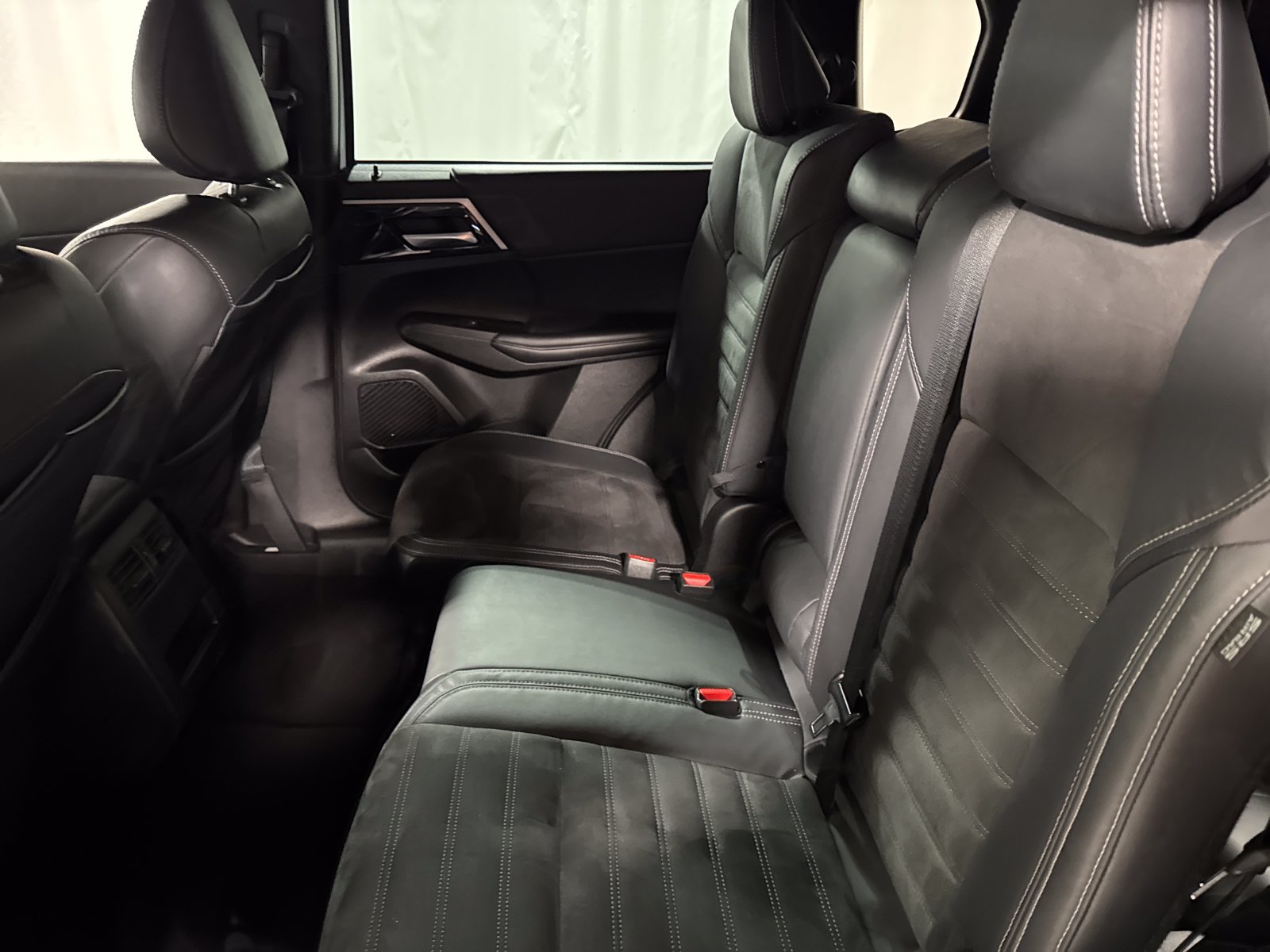 Used 2023 Mitsubishi Outlander SE AWD/4WD image 5