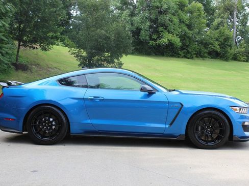 Used 2020 Ford Mustang Shelby GT350 w/ Technology Package RWD image 4