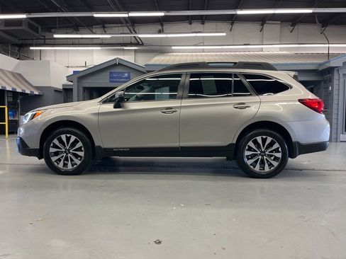 Used 2017 Subaru Outback 2.5i Limited image 4