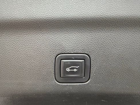 Used 2023 GMC Yukon XL Denali w/ Denali Reserve Package image 35