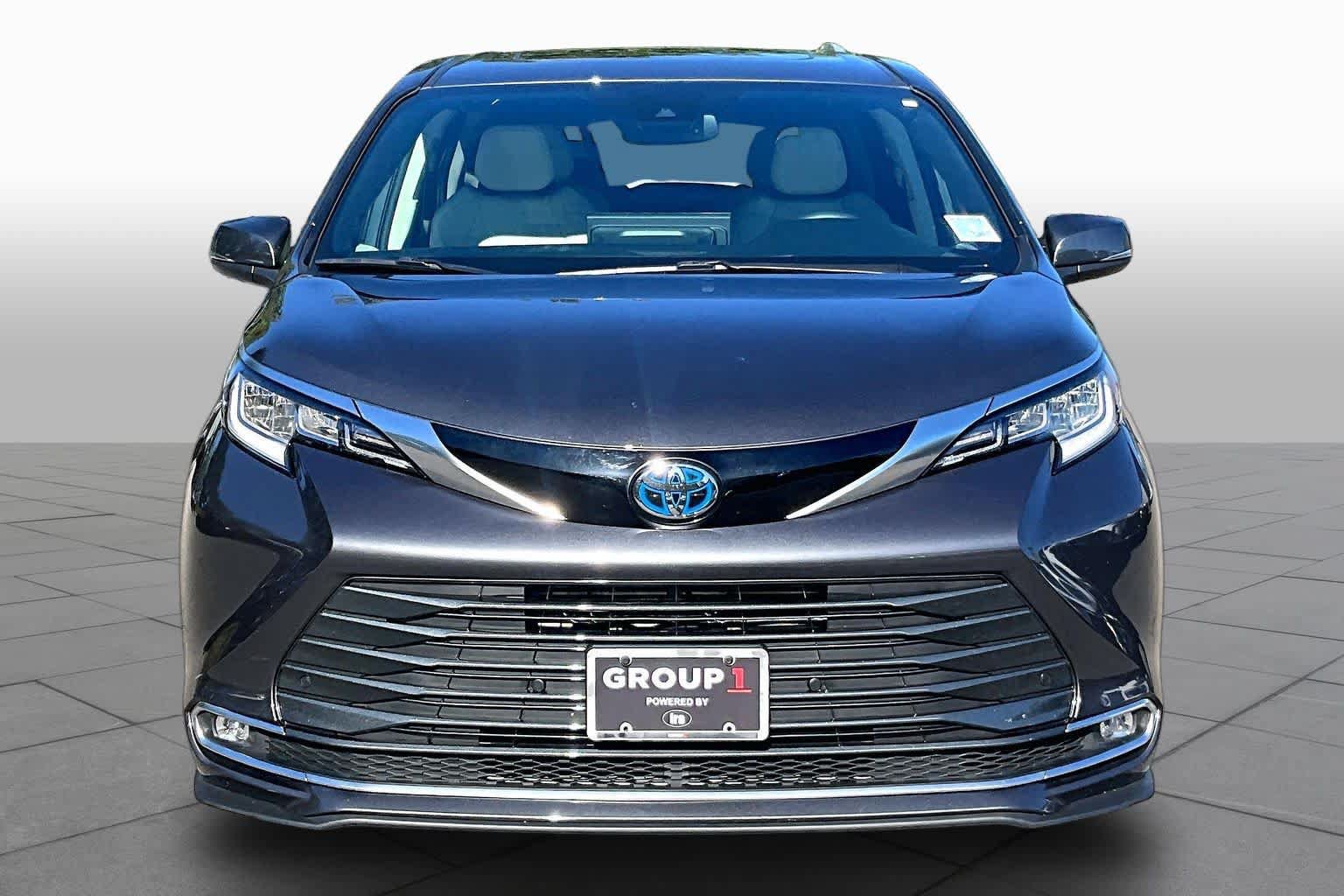 Certified 2025 Toyota Sienna Limited AWD/4WD image 4