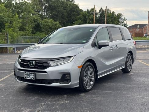 Certified 2026 Honda Odyssey Touring image 9