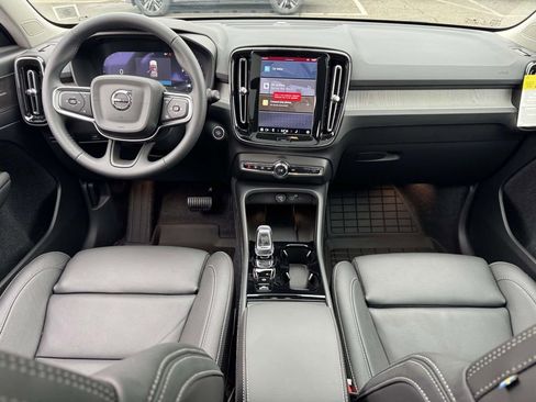 Used 2025 Volvo XC40 B5 Ultra w/ Protection Package Premier image 11