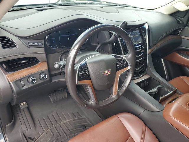 Used 2019 Cadillac Escalade Luxury AWD/4WD image 6