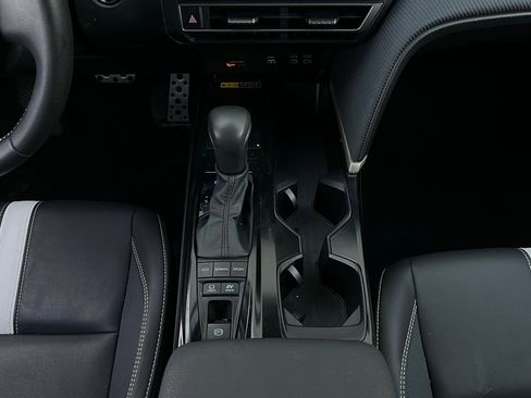 Used 2025 Toyota Camry SE image 15