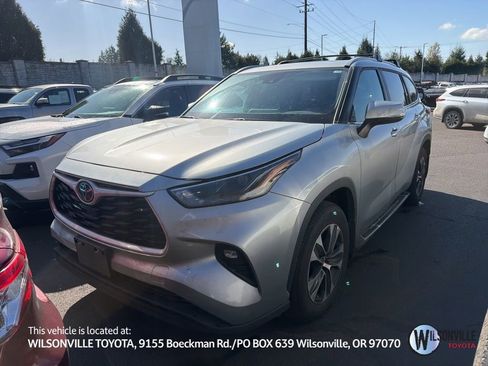 Used 2024 Toyota Highlander XLE image 1