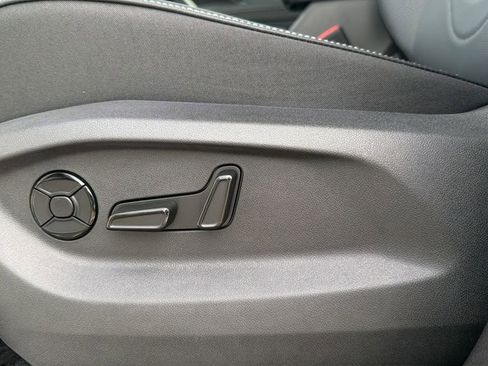 New 2026 Volkswagen Tiguan SE FWD image 18