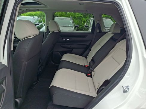Used 2025 Honda CR-V EX image 10