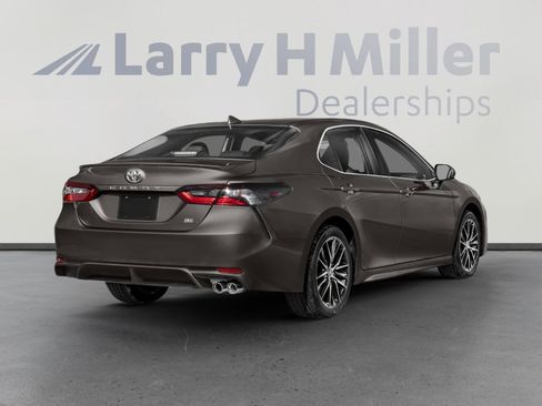 Used 2021 Toyota Camry SE w/ Carpet Mat Package (TMS) FWD image 2