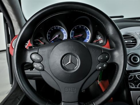 Used 2005 Mercedes-Benz SLR image 32