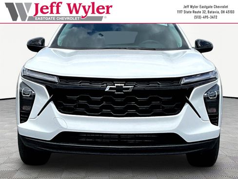 New 2026 Chevrolet Trax LT w/ Driver Confidence Package FWD image 2