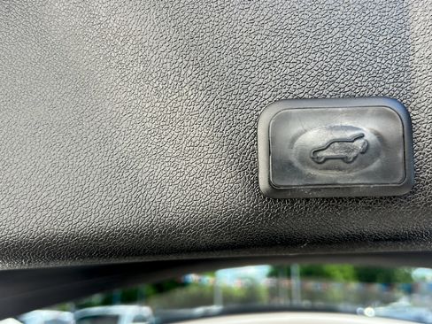 Used 2015 GMC Acadia SLE FWD image 25
