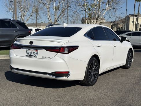 Used 2024 Lexus ES 300h w/ Premium Package image 9