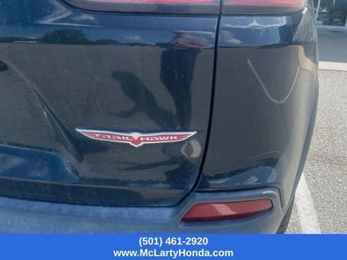Used 2019 Jeep Cherokee Trailhawk w/ Comfort/Convenience Group AWD/4WD image 12