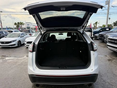 Used 2017 Ford Edge SEL AWD/4WD image 17