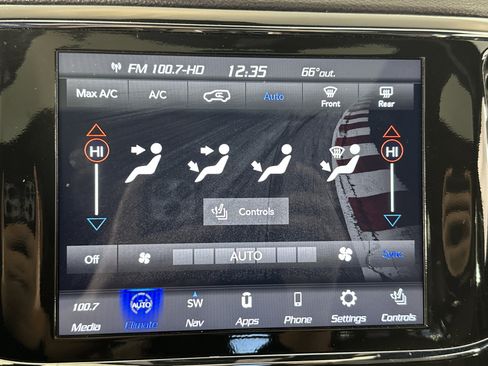 Used 2022 Jeep Grand Cherokee Limited image 21