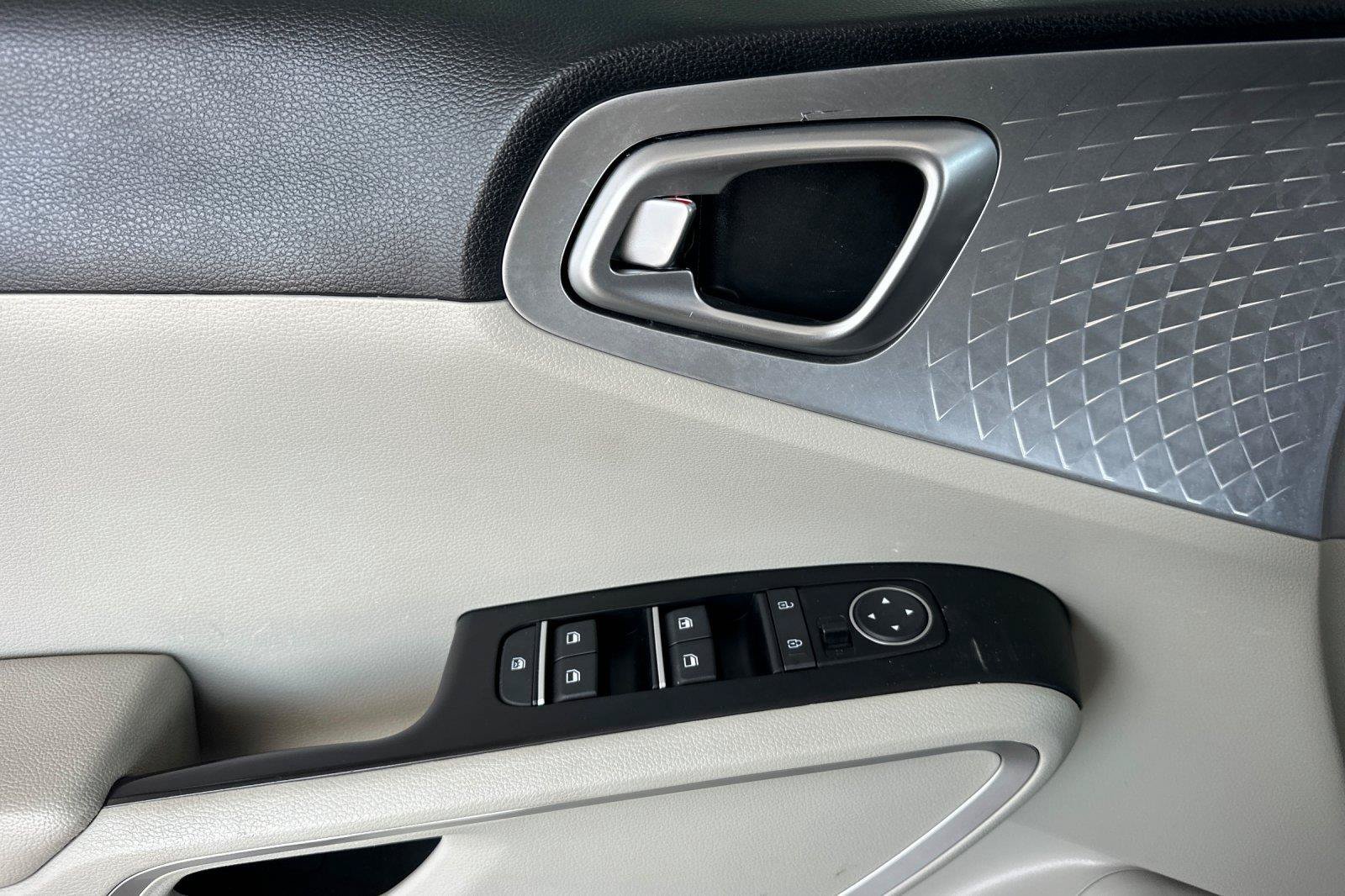 Used 2023 Kia Soul LX w/ LX Technology Package FWD image 10