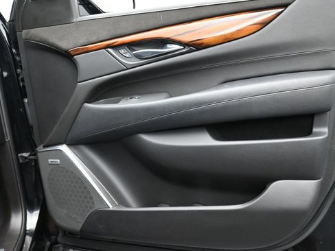 Used 2015 Cadillac Escalade Premium image 25