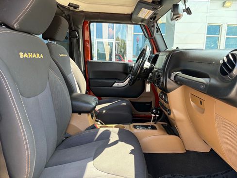 Used 2014 Jeep Wrangler Sahara w/ Connectivity Group AWD/4WD image 19