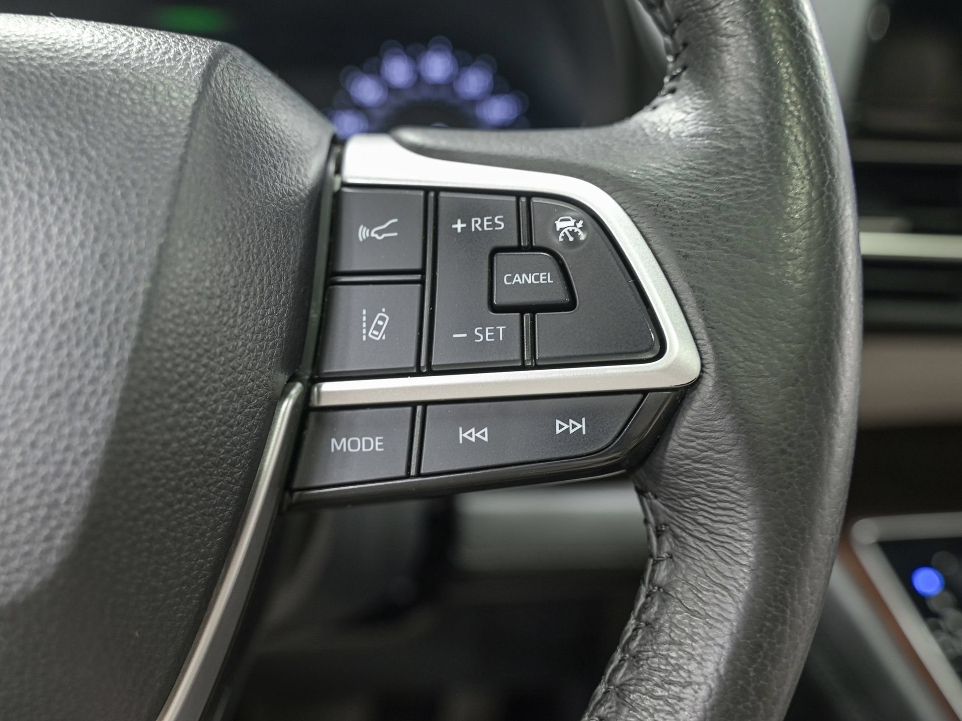 Used 2024 Toyota Sienna XLE FWD image 19