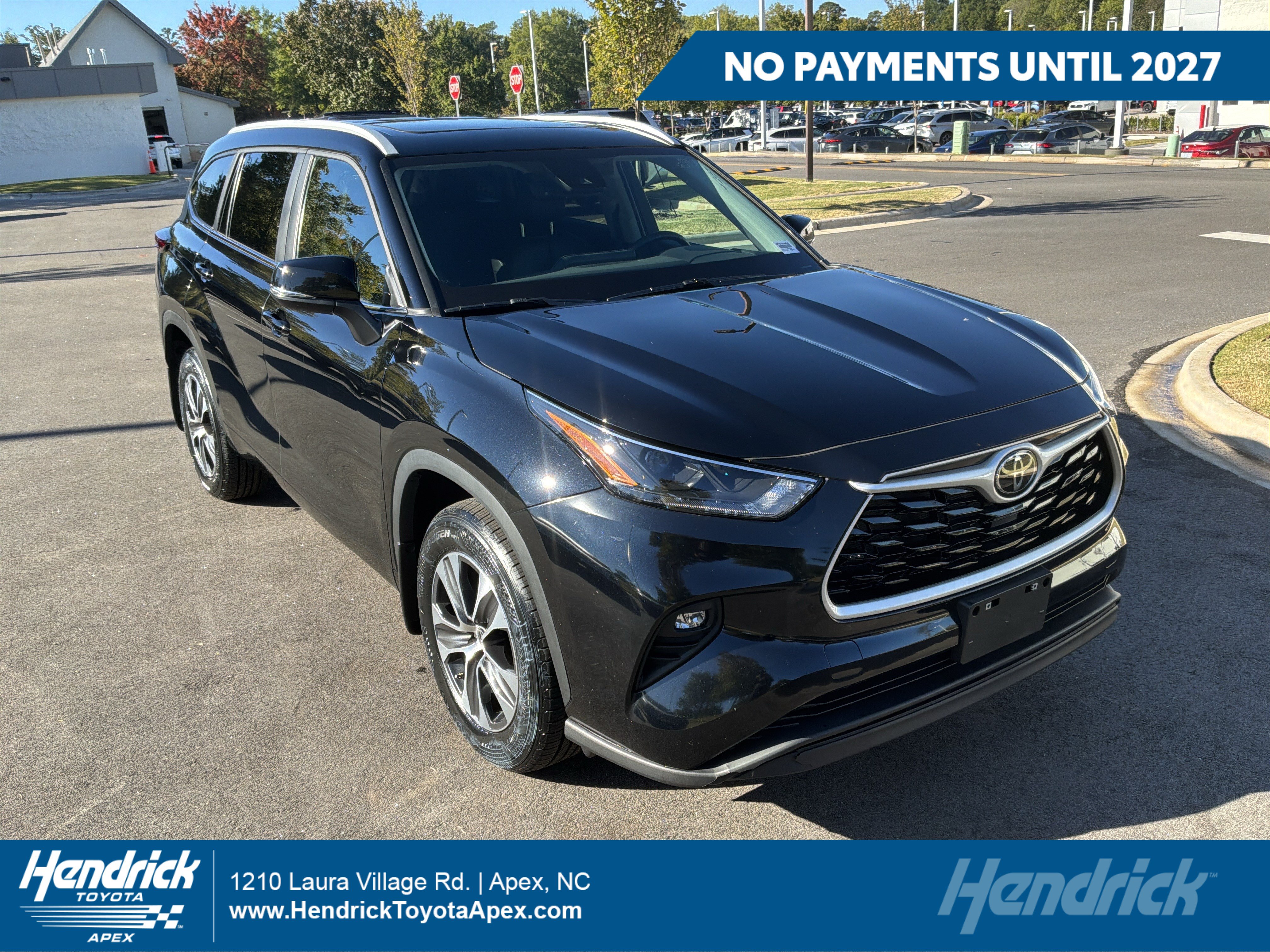 Used 2024 Toyota Highlander XLE AWD/4WD image 1