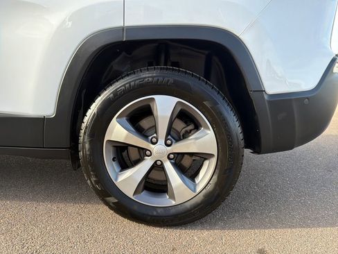 Used 2021 Jeep Cherokee Limited image 35