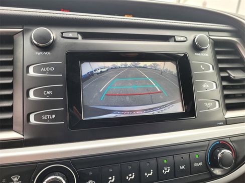 Used 2019 Toyota Highlander LE image 9