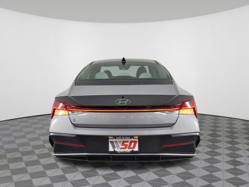 New 2025 Hyundai Elantra Limited image 37