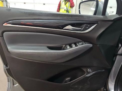 Used 2023 Buick Enclave Essence image 10